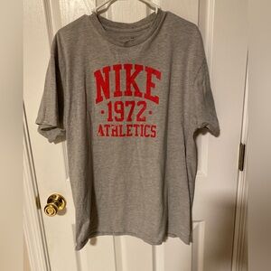 Nike short sleeve tee